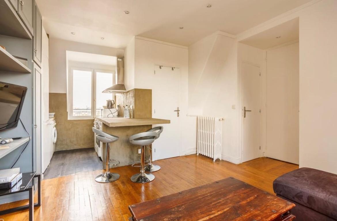 Beautiful Apartment With A View Of Eiffel Tower In Center Παρίσι Εξωτερικό φωτογραφία